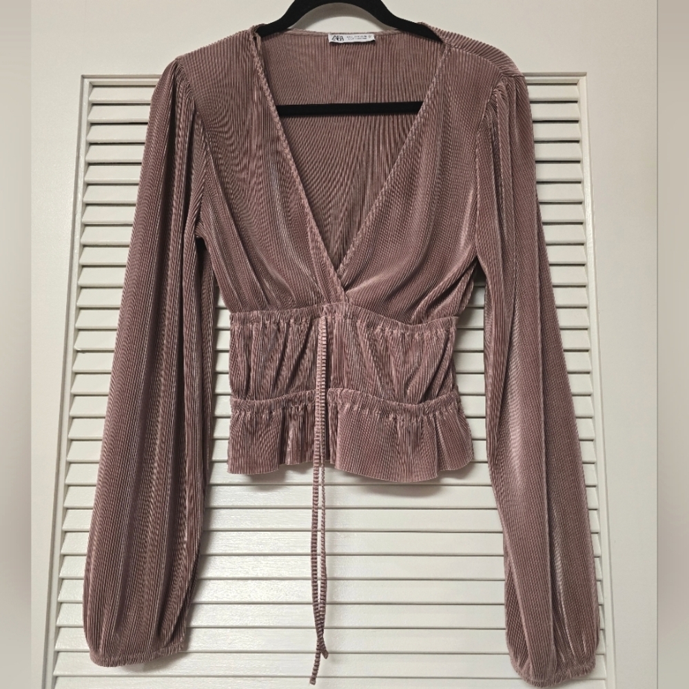 Zara - Ribbed Pleated Long-Sleeve V-Neck Top